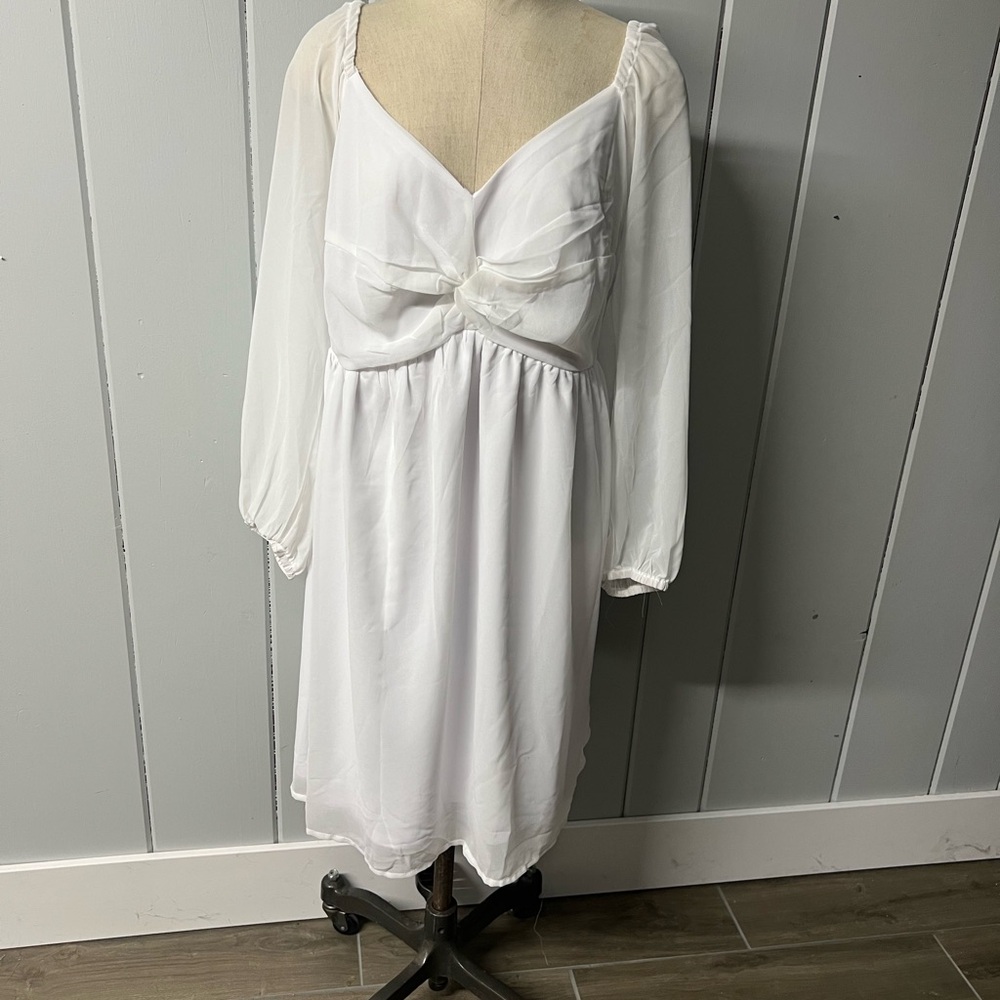Chic White Long Sleeve Dress